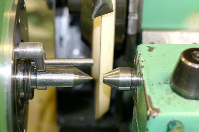 precision-grinding-machine-1419424-639x424.jpg
